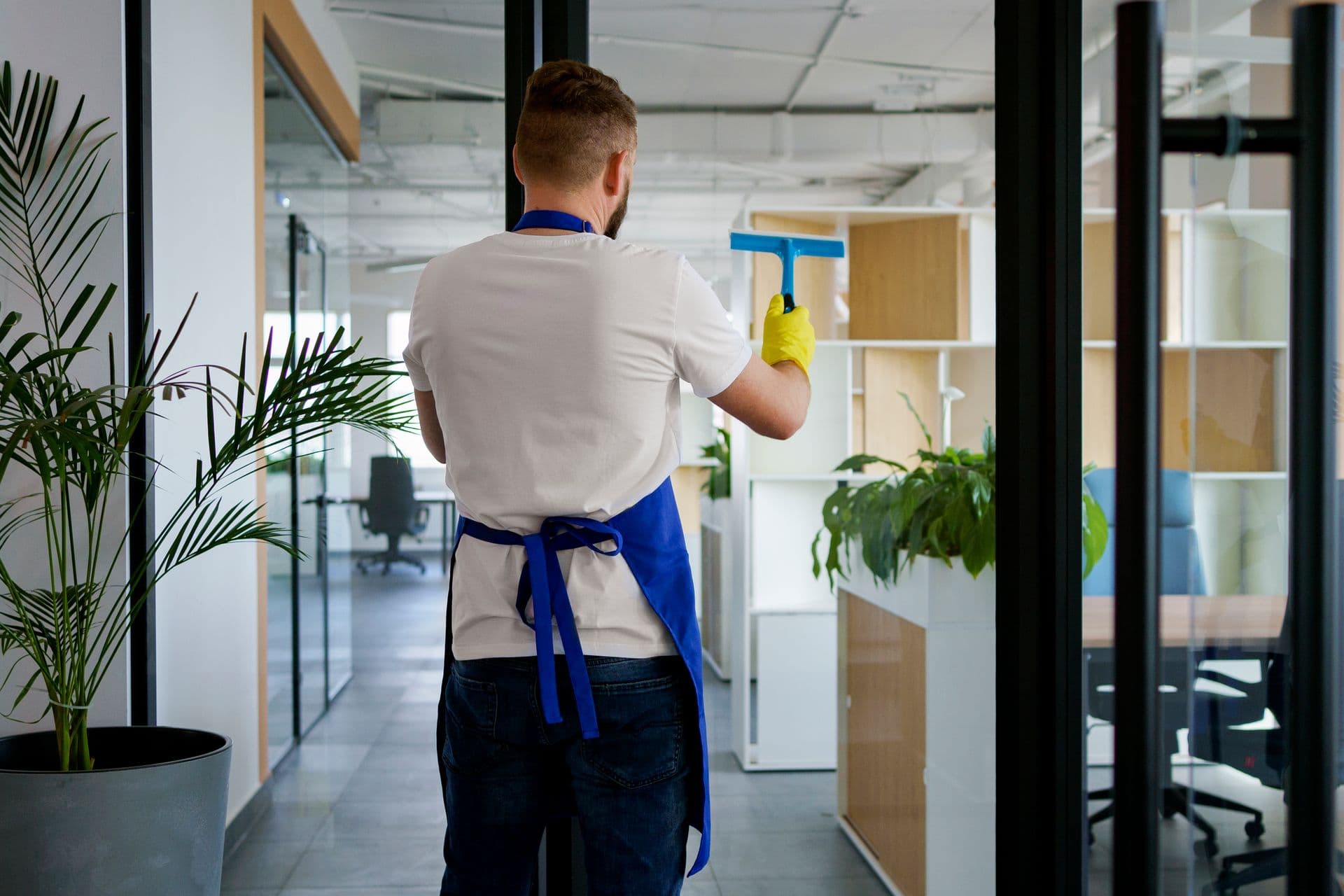 Fensterreinigung durch DYM Facility Service